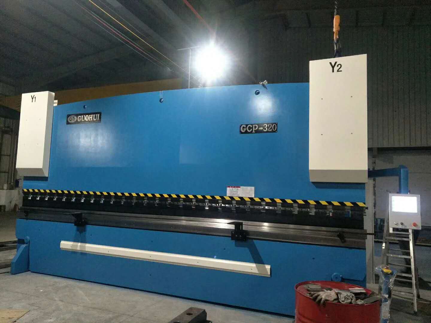 感謝佛山唐總惠購我司6米數(shù)控折彎機