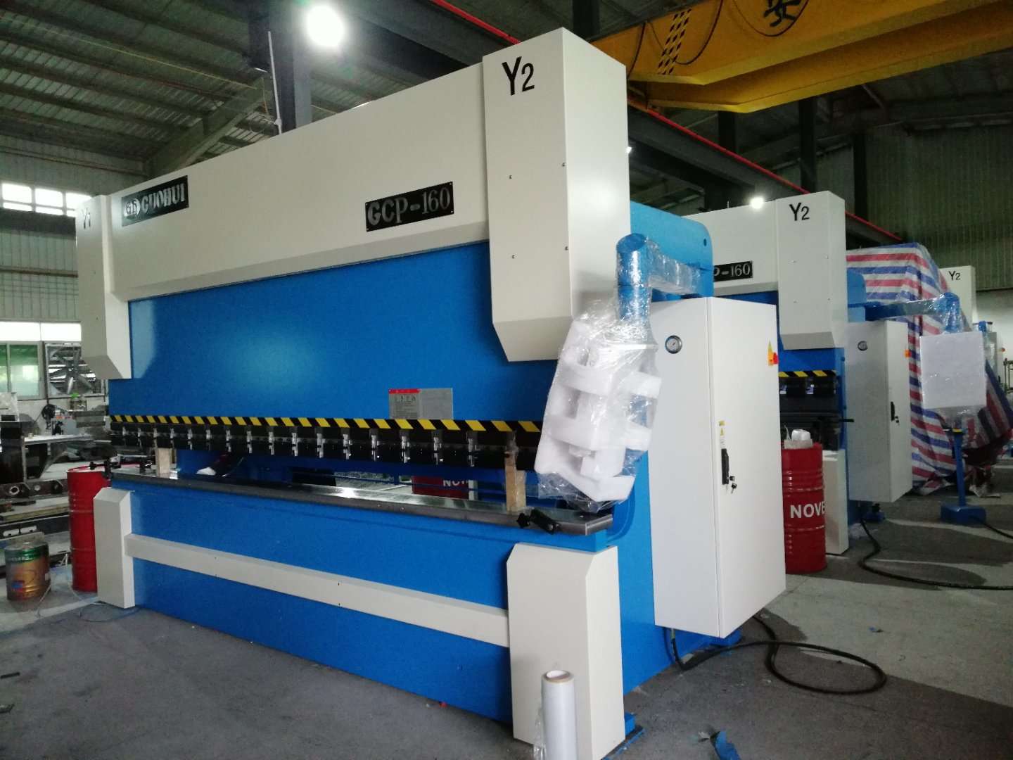 兩臺折彎機打包完畢，即將送往佛山客戶