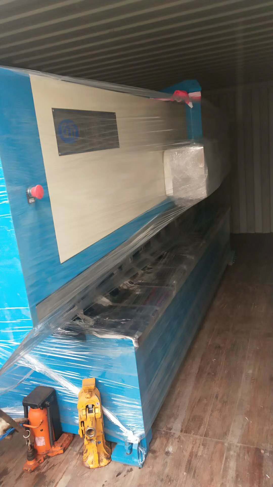 國(guó)輝3米雙頭刨裝柜即將發(fā)往泰國(guó)客戶