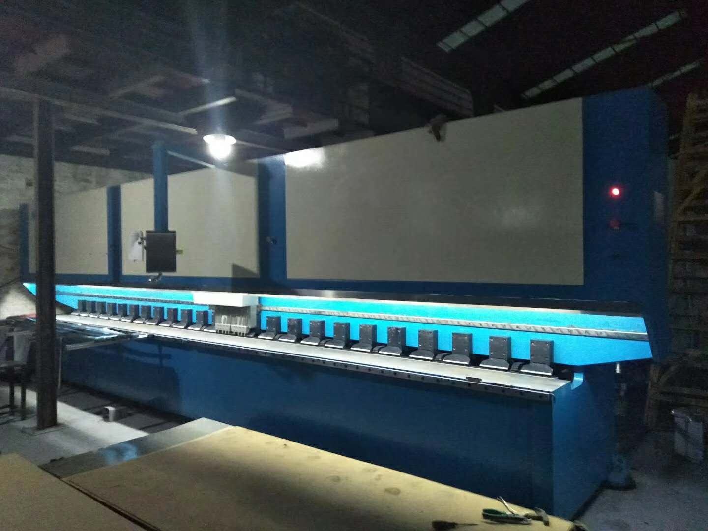 國(guó)輝刨槽機(jī)連環(huán)出機(jī)走一波